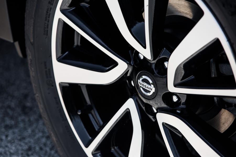 Колеса Nissan Rogue (T32) 2016 года  (фото 27 из 40)
